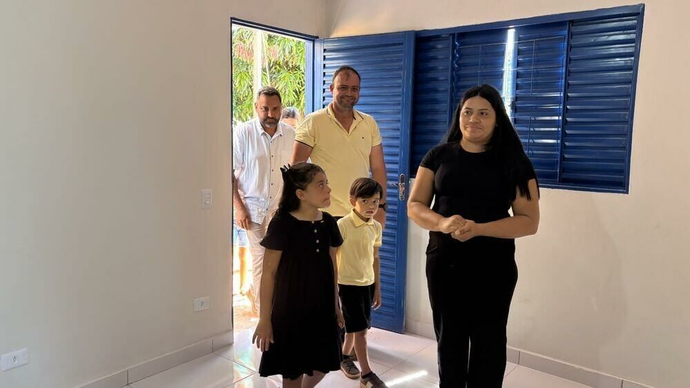 Imagem de compartilhamento para o artigo Programa habitacional entrega casa e transforma vida de família em Alcinópolis da MS Todo dia